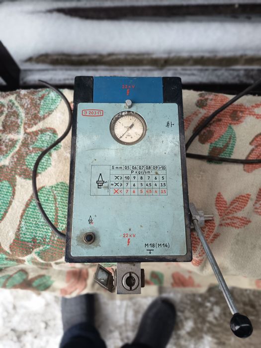 Стенд для проверки свечей зажигания под давлением .