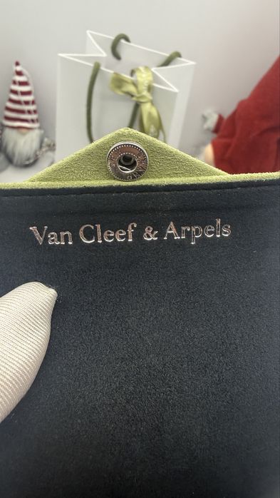Оригінальний Коробок під годинник або браслет Van Cleef&Arpels.