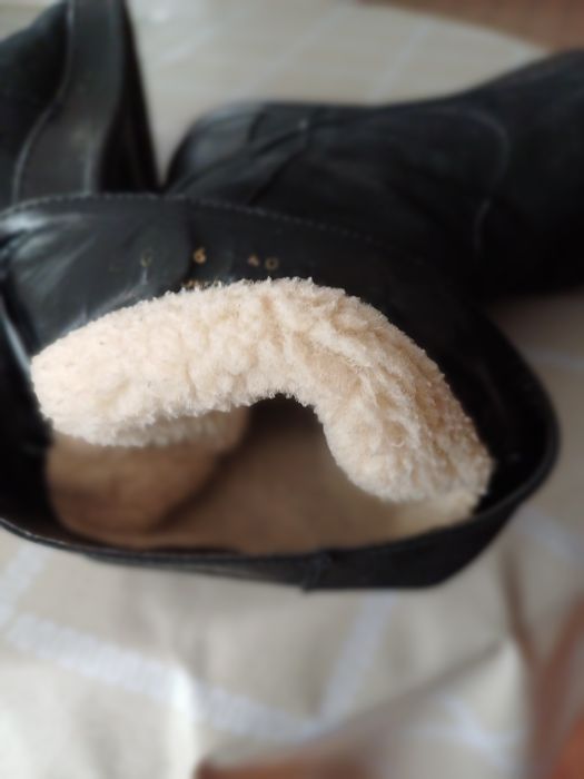 Продаю особисті  речі,чоботи великого розміру замша натуральна