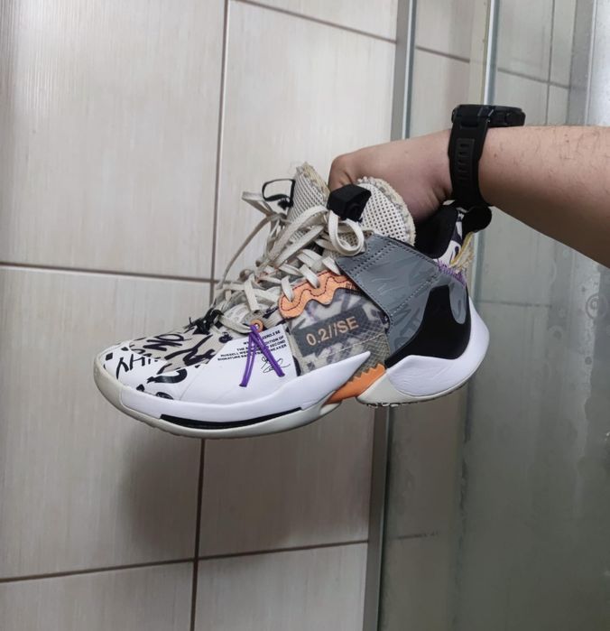 buty sportowe 42 sneakersy do koszykówki marki Nike Jordan model Why Not Zer0.2 SE buty zaprojektowane dla Russella Westbrooka kolorystyka wielokoloro