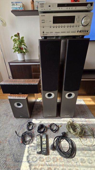 Zestaw kina domowego onkyo tx-sr604E kolumny m-audio hts700mk