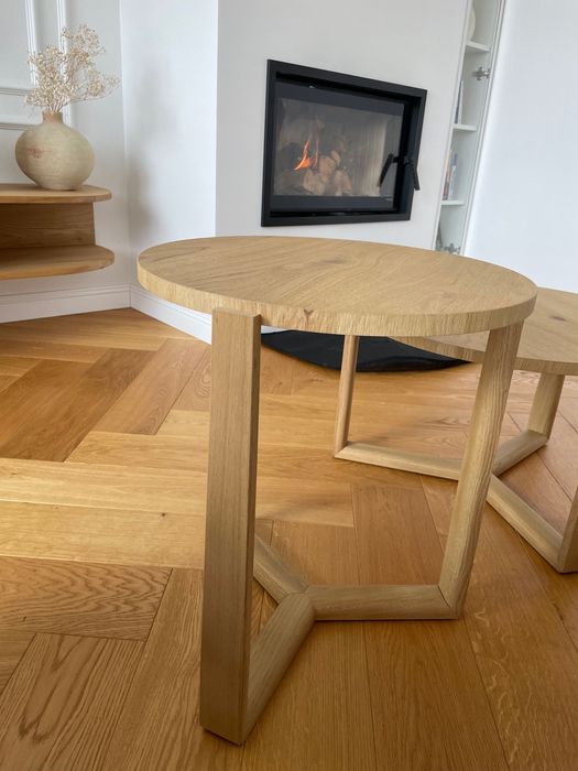 Sprzedam stoliczku kawowe  z litego drewna dębowego , włoskie