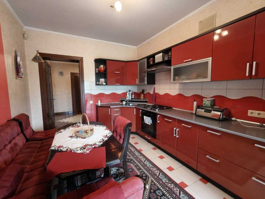 Продаж будинку вс. Чукалівка 250м2, ділянка 12 с. міські комунікації, асфальт, передмістя зупинка
