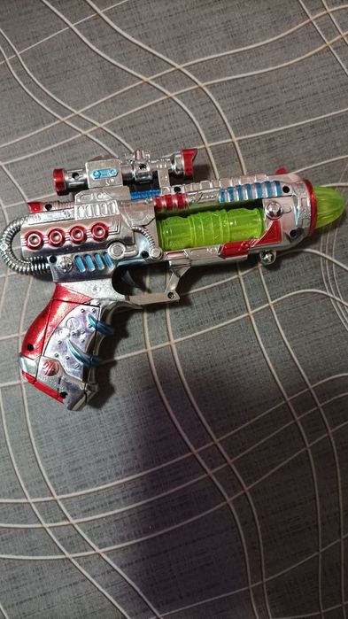 Продам детский пистолет-бластер