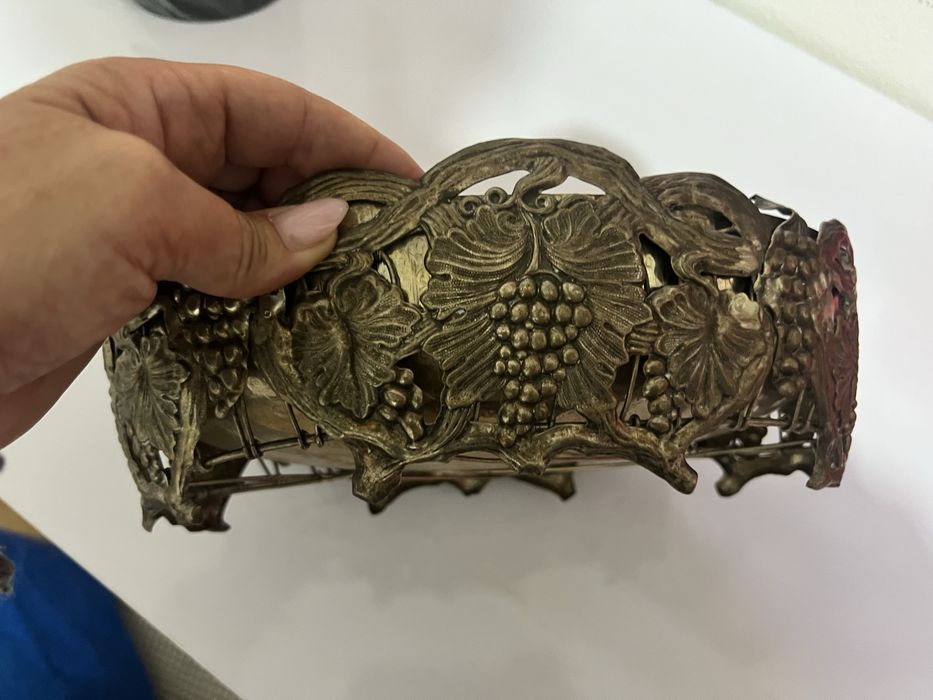 Fruteira / Centro de Mesa Vintage em Latão – Motivo de Uvas e Videira