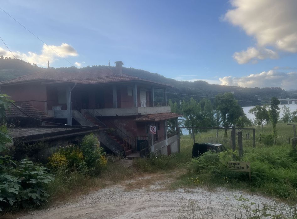 Quinta junto a margem do douro