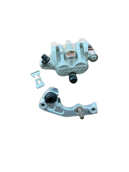 Zacisk przod hamulca jarzmo Nissin Suzuki RMZ Kawasaki KXF 250 OEM 2004-2006