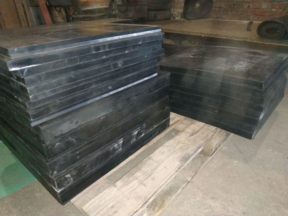 Подкладки уплотнители прокладки резины и резины с тканью.