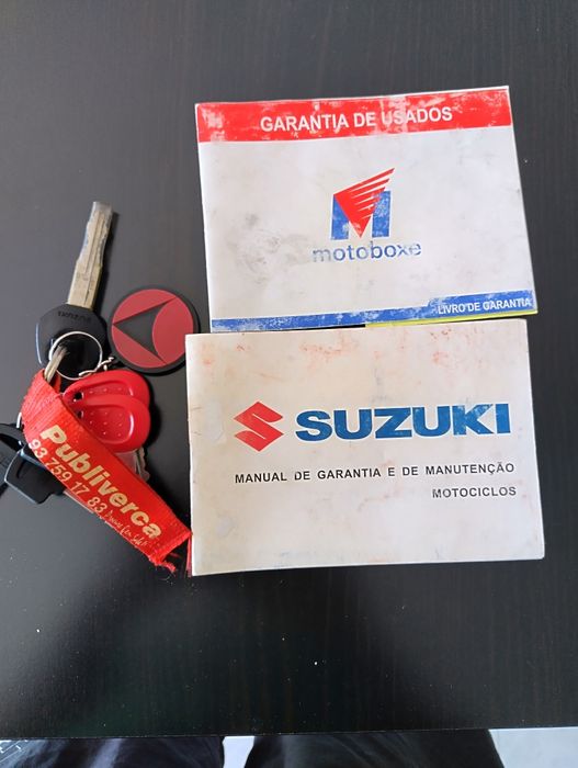 Suzuki Bandit 650  com Top Case 77 cvs