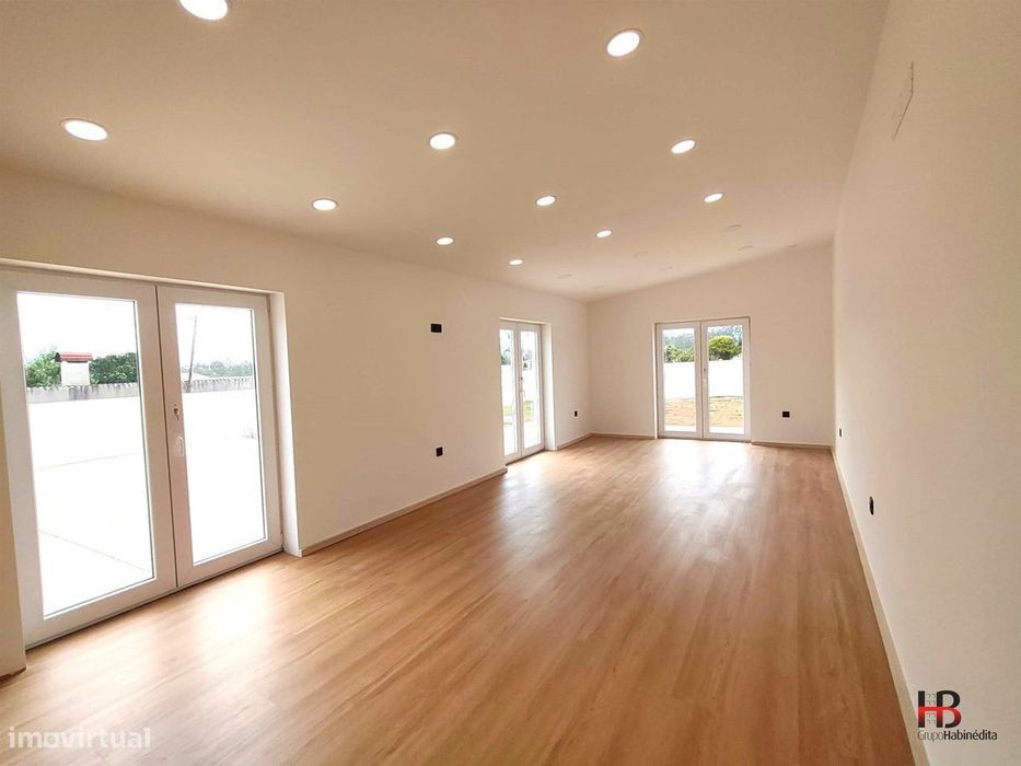 Moradia Isolada T3+2 Venda em Oliveira de Azeméis, Santiago de Riba-Ul