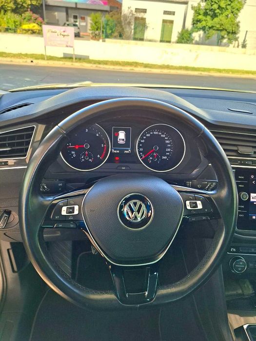 Volkswagen Tiguan Confortline 1.6 TDI 115 cv – 2017 *Possibilidade de financiamento.