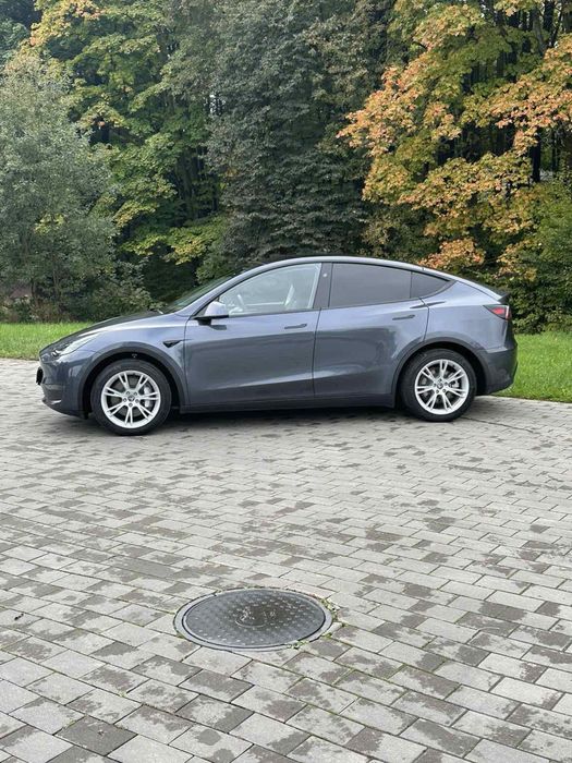Оренда Tesla Y 7 мість для таксі