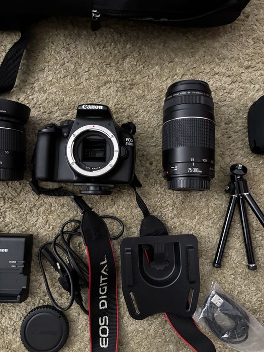 Kit Total Canon Eos 1100D + EF-S 18-55mm + EF 75-300 + Parasol EW-60C + Flash Vivitar Auto 2600 + Comando Rollei + Kit Limpeza + Tripé + Capa Silicone