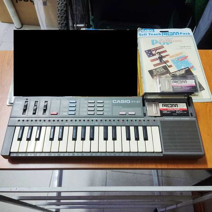 Casio PT‑87 vintage a funcionar com 2 ROM packs Testado
