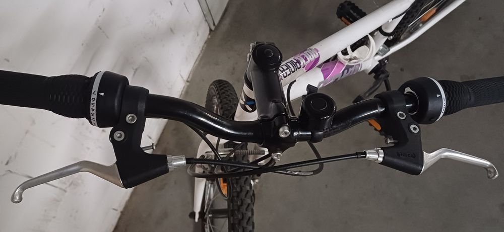 Rower BTWIN biało fioletowy 26''