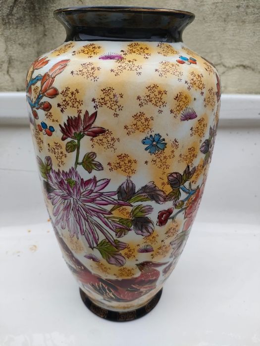 Jarrão em louça muito lindo