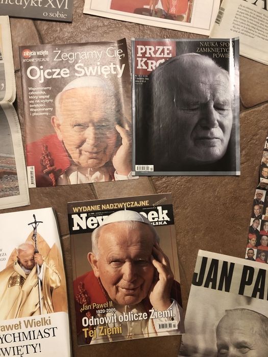 Kolekcja gazet z czasu śmierci Jana Pawła 20 tytułów