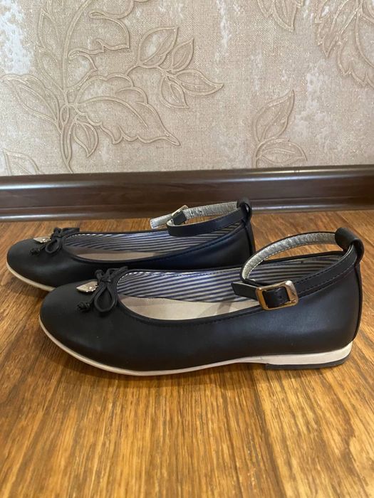 Продам туфельки для дівчинки