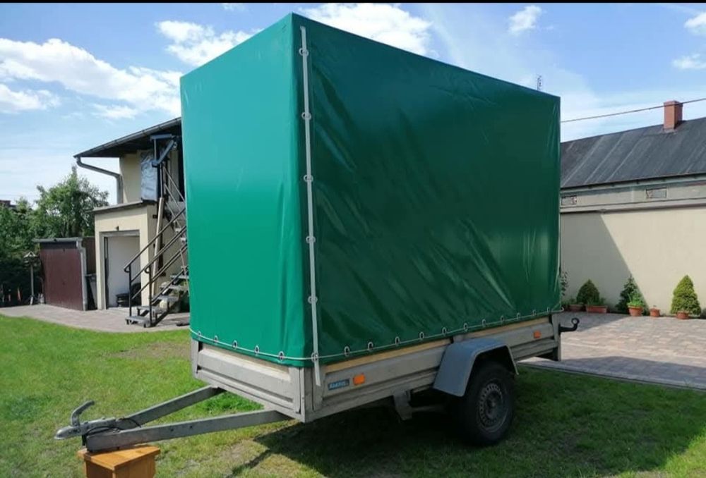 Plandeki, plandeka na przyczepkę samochodową.