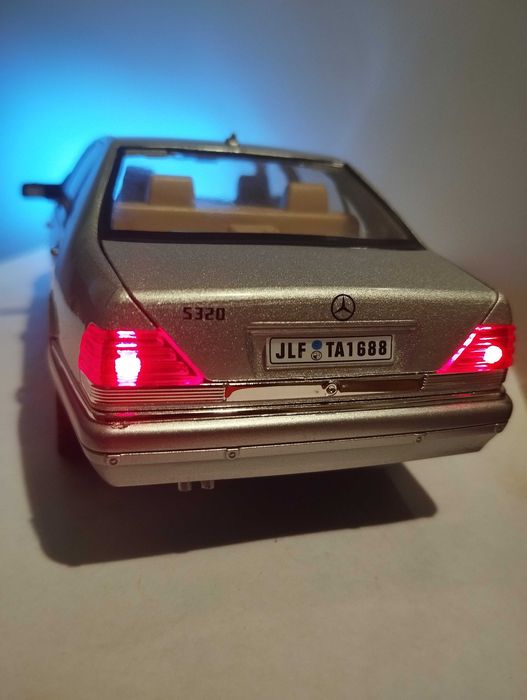 Модель Mercedes-Benz S 320. 1/24