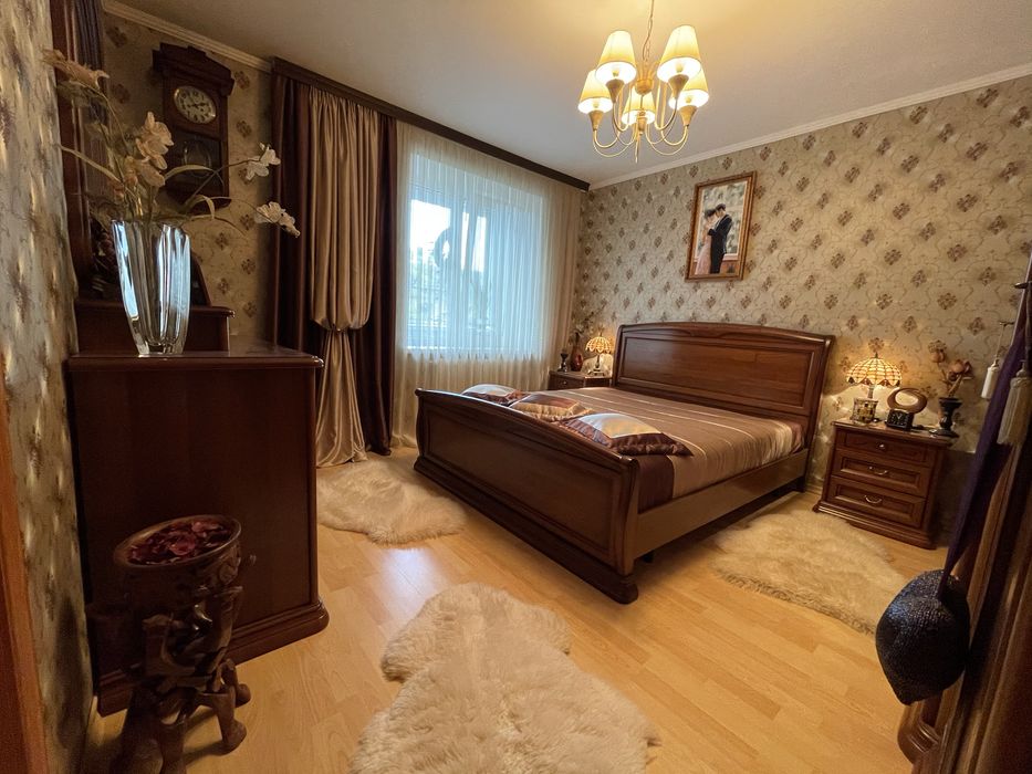 Квартира 3 кімнатна в центрі міста + гараж