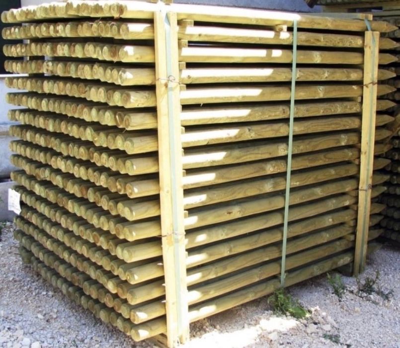 Vendo postes e redes para vedação