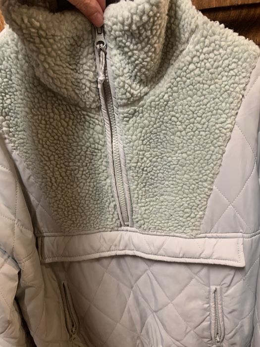 Sweat Bershka pelo e fecho verde