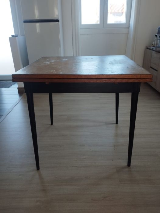 Mesa extensível de madeira