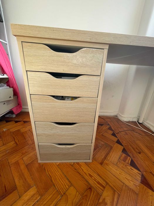Secretária LAGKAPTEN / ALEX
Ikea com gaveteiro