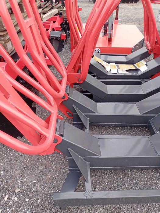 Chwytak do bel produkt Polski HB jednosiłownikowy sianokiszonki balot