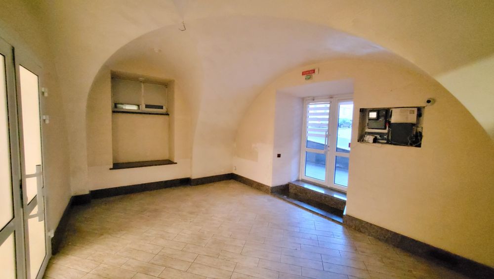 Здаю в оренду комерційне приміщення по вул Монастирській