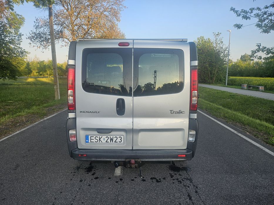 Sprzedam Renault Trafic 9-cio osobowy