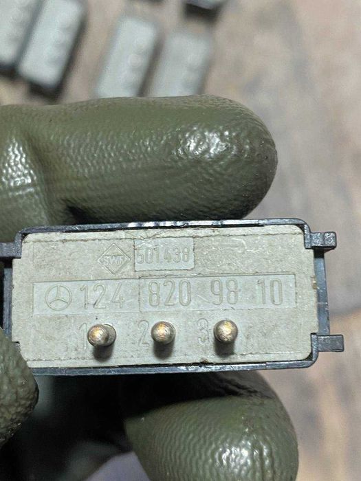 Кнопка перемикач включення освітлення салону інтерєру Mercedes W124 W126 1248209810 / 1248201410