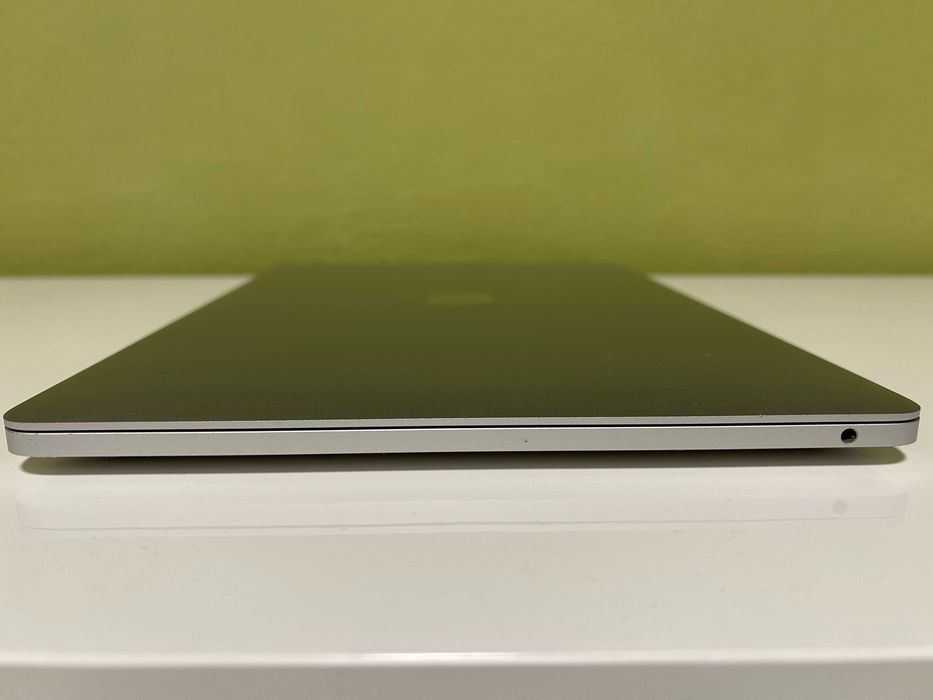 MacBook Pro 13" M2 16/256 GB Silver (2022) Touch Bar. Гарний стан