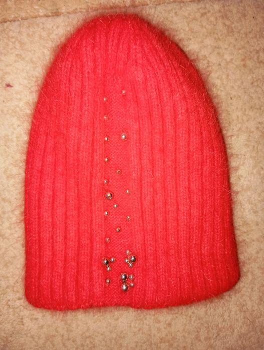 Красивая женская шапка