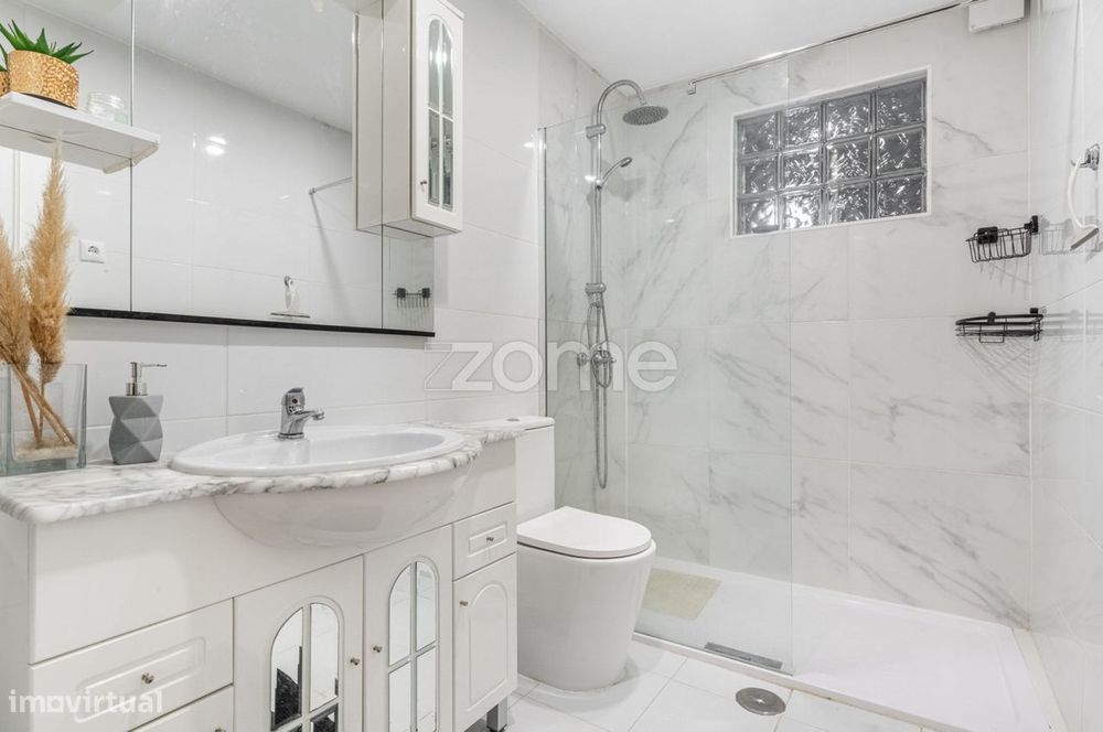 Apartamento T3 de cobertura, com terraço e garagem