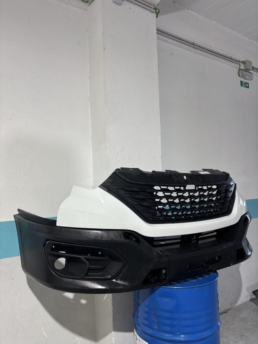 Parachoque frente Iveco Daily com grelha 2019 a 2022  7° geração