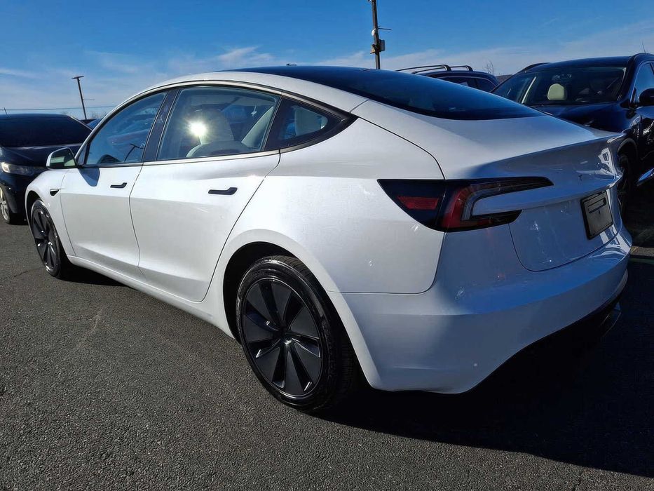 Tesla Model 3      2024