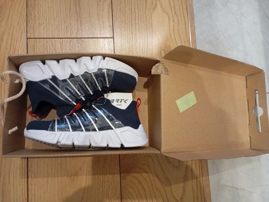 Buty nowe Bartek r.33