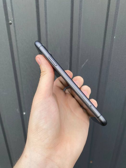 Продам айфон 11 128