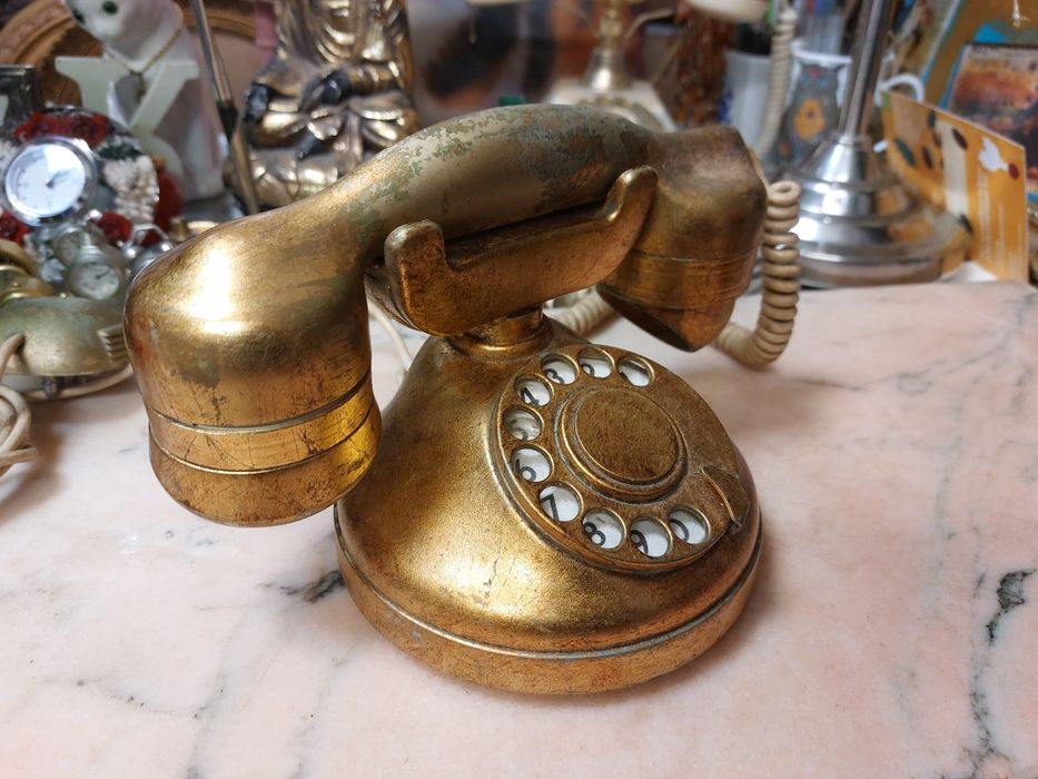 Telefone de mesa com mostrador rotativo 

Este estilo de telefone com