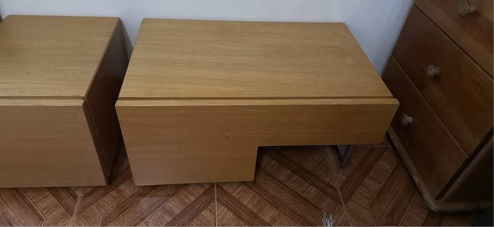 Duas mesinhas cabeceira madeira disign excludivo