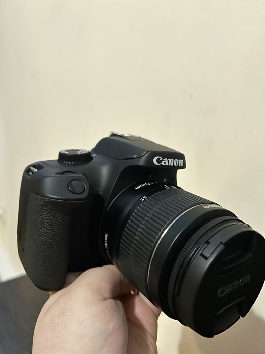 Canon EOS 4000D + Подарунки