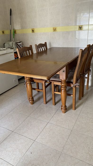 Mesa de cozinha com 4 cadeiras madeira maciça