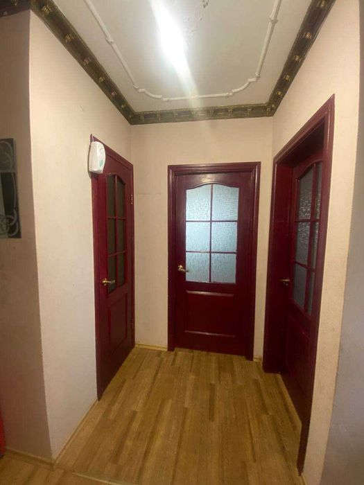 Продам 2- комнатную квартиру на Днепродороге ( " Меркурий")