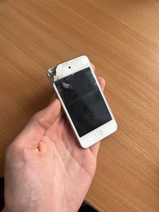 Apple iPod Touch 4 32ГБ на запчастини