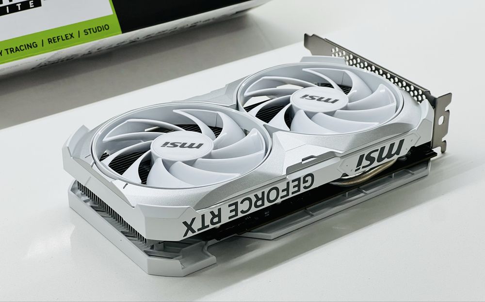 Placa Gráfica MSI GeForce RTX 4060 Ventus 2X White OC 8GB GDDR6