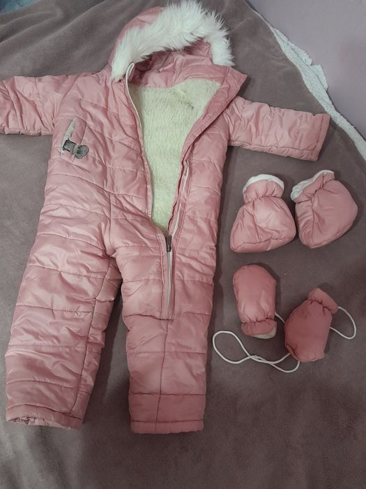 Комбінезон зимовий для дівчинки. 
Довжина рукава - 34 см
Довжина всьог