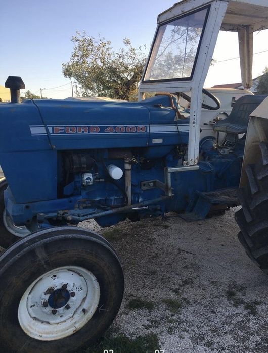 Ford 4000 com direção assistida
