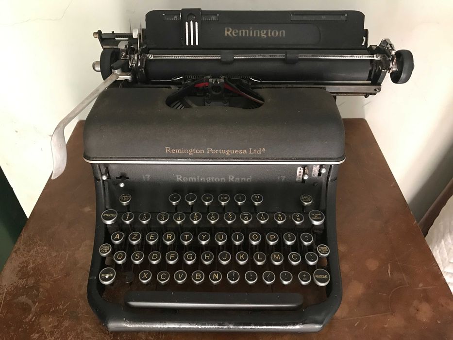 Maquina de escrever Remington antiga